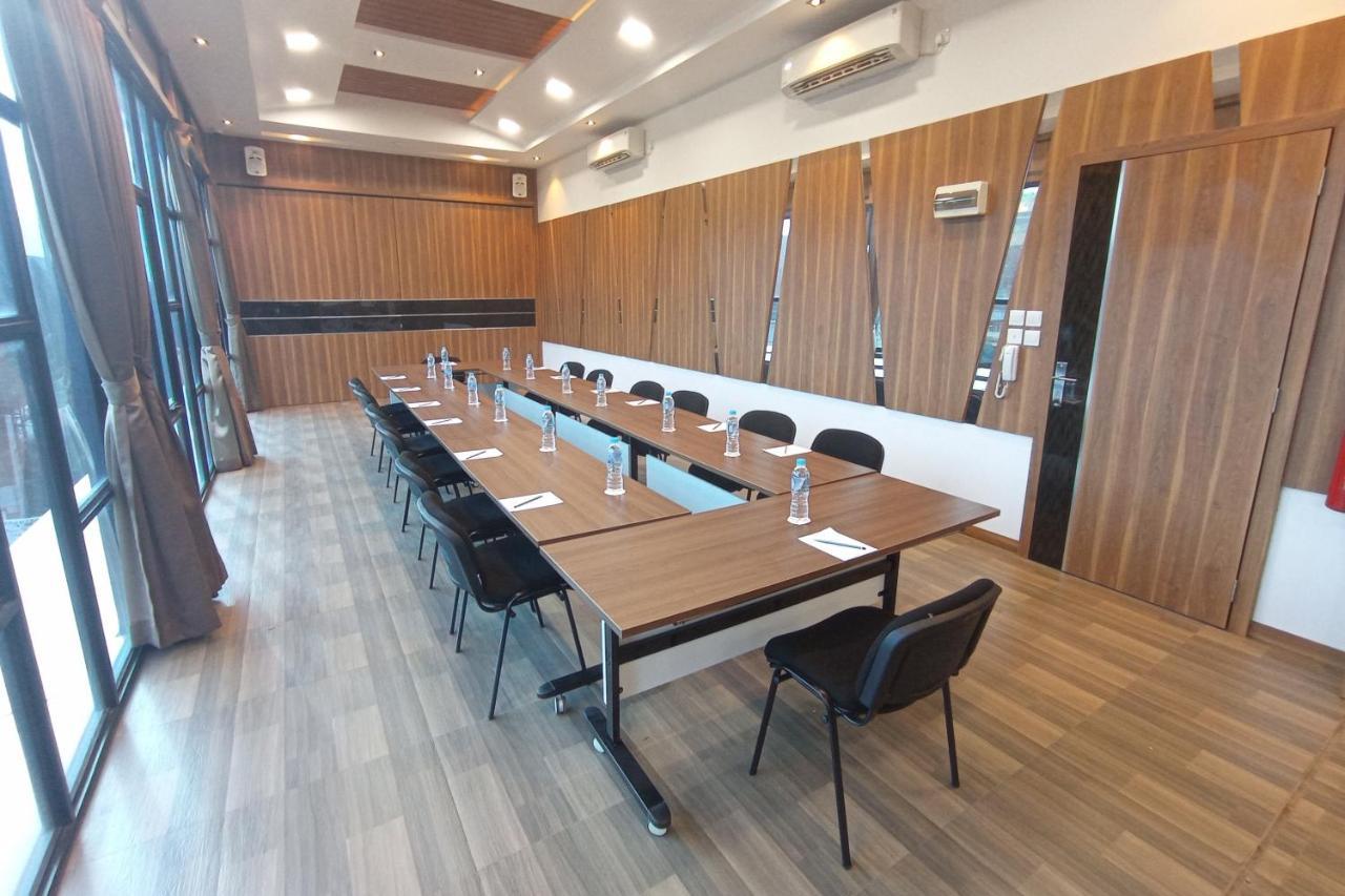 Batam 1 Hotel Нагоя Экстерьер фото